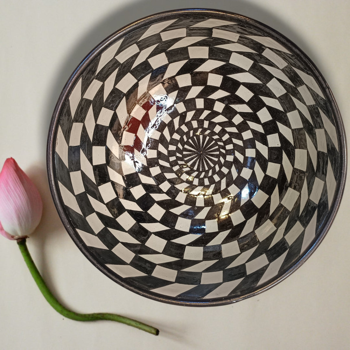 Handmade Moroccan Ceramic Decorative bowl – black & White
