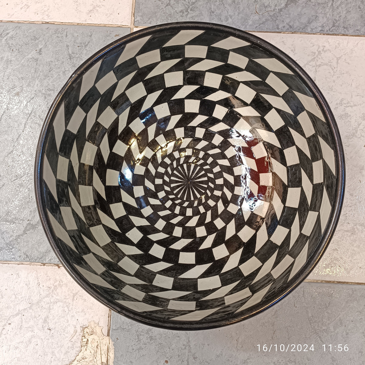 Handmade Moroccan Ceramic Decorative bowl – black & White